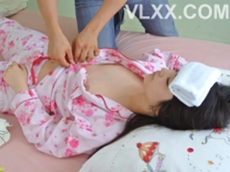 Anh ruột "chăm sóc" người tình đang bệnh